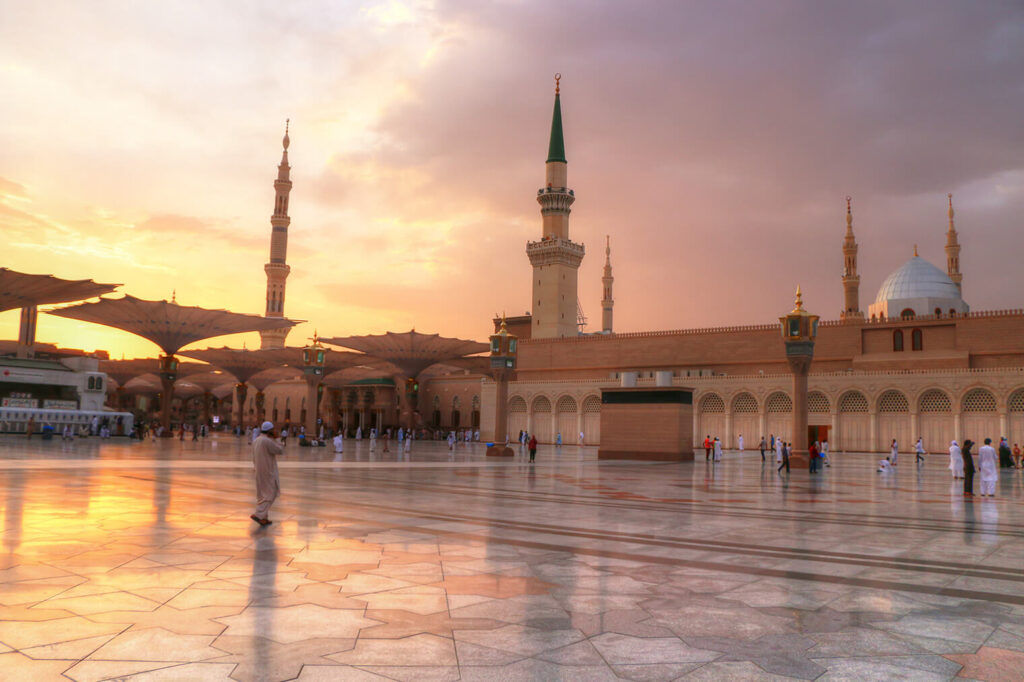 Experience Comfort and Convenience: Choosing the Perfect Umrah and Hajj Group Packages